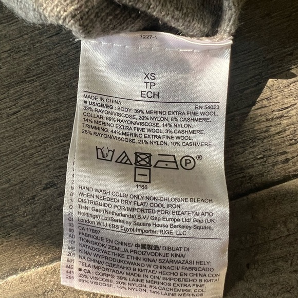 Banana Republic Fine Italian yarn filpucci Sweater extra small - Picture 13 of 15